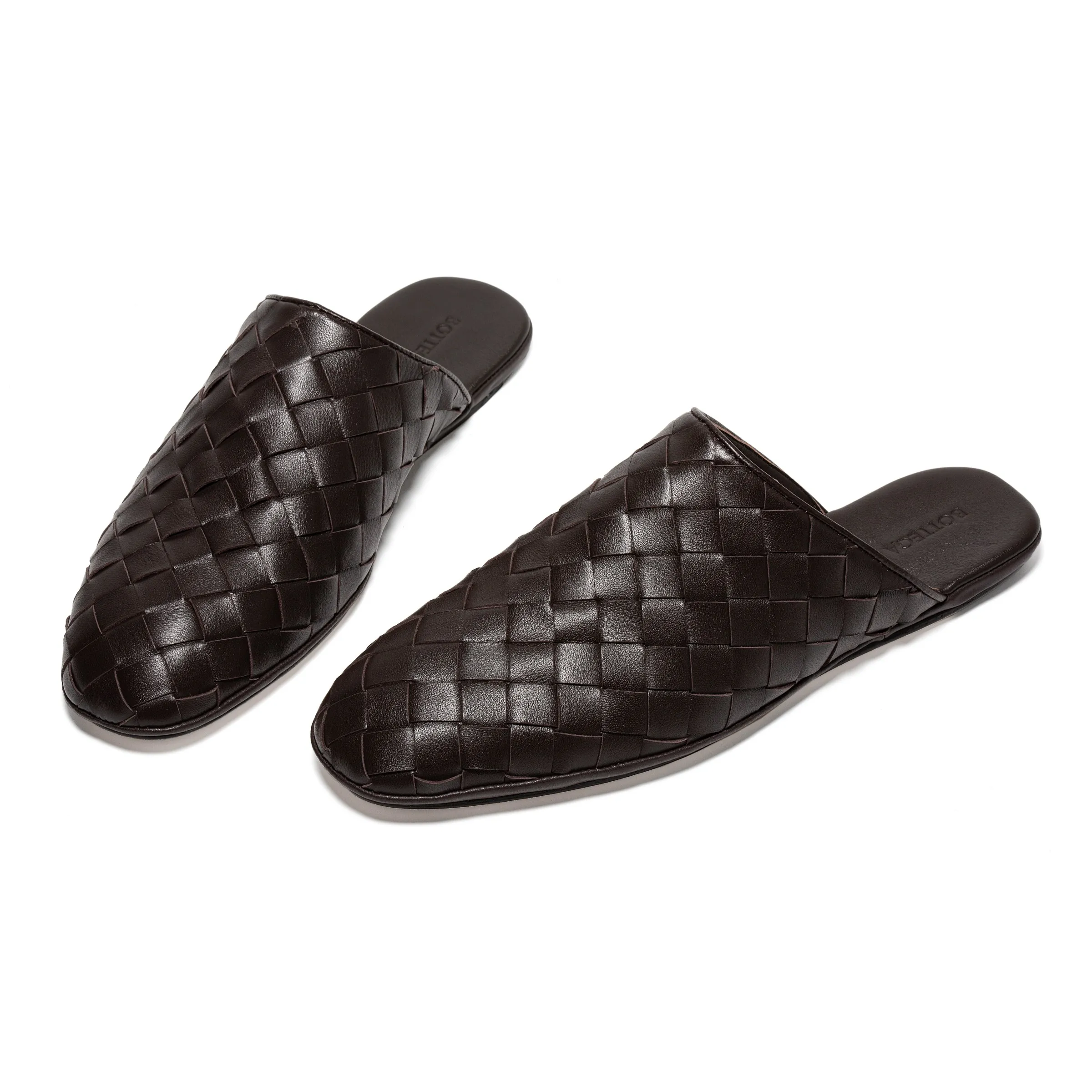 [BV] Top P: 720💰Size for couples: Female 35-39 Male 39--44 (Female 40. Male 38.45.46.47 customization is not returnable) [Note‼ ️] Add 💰 to size 46, add 💰 to size 47. Bottega Veneta's 2025 autumn counter synchronized genuine leather outsole classic woven half-drag couple model Bottega Veneta square toe flat shoes, imported mixed sheepskin, imported sheep! Leather outsole! [Rose][Rose]! Purely hand-woven and operated, the original board is reproduced one-to-one! quality assurance!
